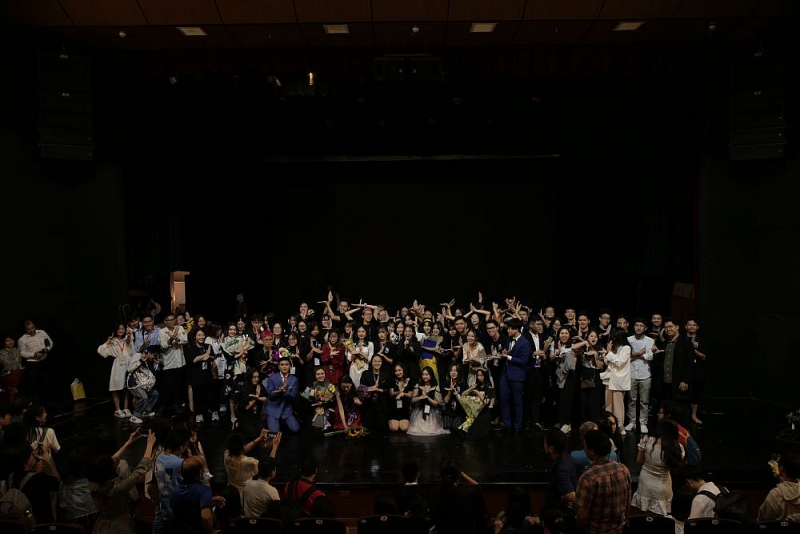 Huyễn Ánh – vở kịch thú vị của học sinh chuyên Hà Nội - Amsterdam Huyễn Ảnh – vở kịch thú vị của học sinh trường THPT chuyên Hà Nội - Amsterdam