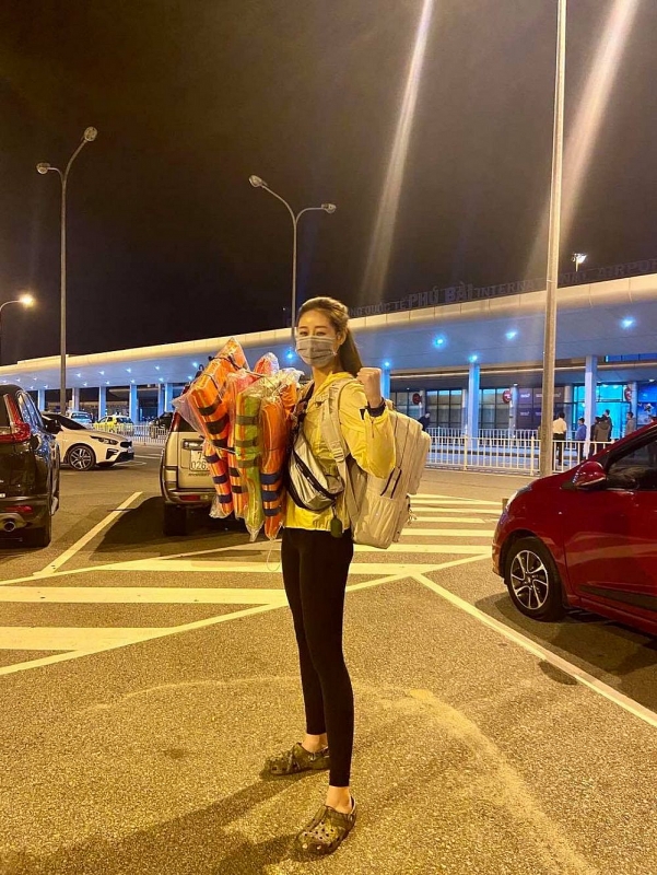 Những hình ảnh đẹp của Hoa hậu Khánh Vân tại vùng lũ Những hình ảnh đẹp của Hoa hậu Khánh Vân tại vùng lũ miền Trung