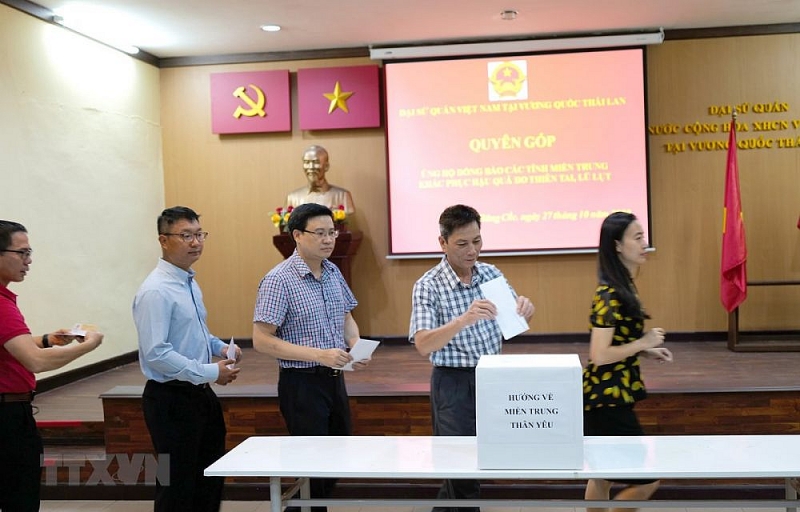 Người Việt tại Thụy Sỹ, Malaysia và Thái Lan hướng về đồng bào miền Trung Người Việt tại Thụy Sỹ, Malaysia và Thái Lan hướng về đồng bào miền Trung