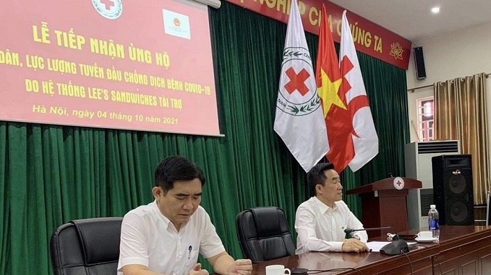 Hệ thống Lee’s Sandwiches cùng người Việt tại Mỹ quyên góp ủng hộ TP. Hồ Chí Minh