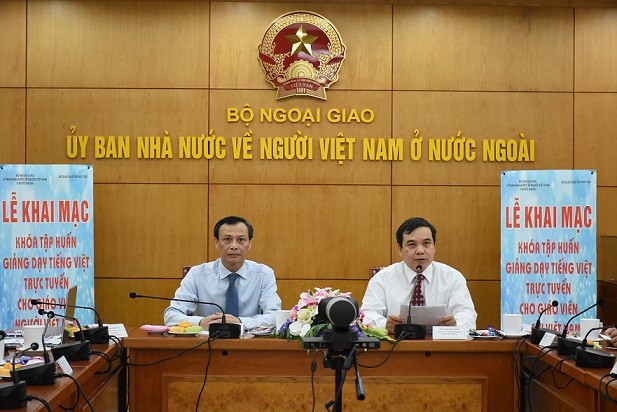 Khai giảng Khóa tập huấn giảng dạy tiếng Việt cho giáo viên kiều bào