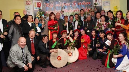 Câu lạc bộ văn nghệ tháng Mười của người Việt ở Đức