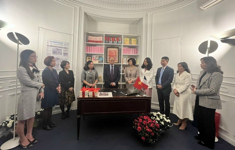 Nhiều hoạt động ý nghĩa tôn vinh Chủ tịch Hồ Chí Minh tại Pháp