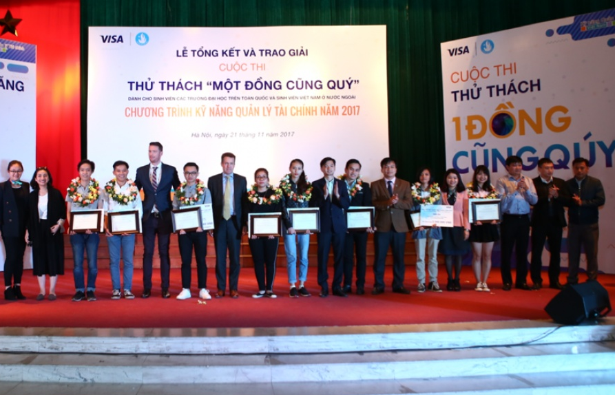 Sinh viên với "Thử thách Một đồng cũng quý"