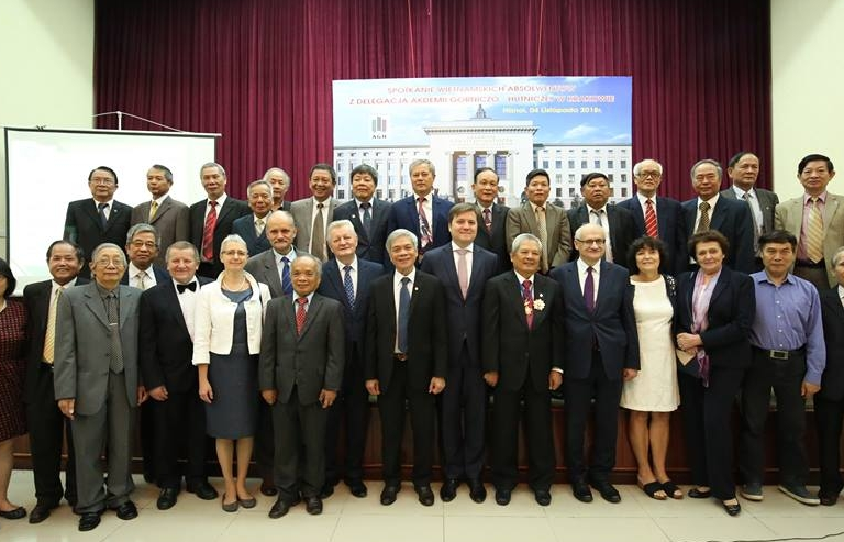 Giao lưu hữu nghị nhân 100 năm Ngày độc lập Ba Lan