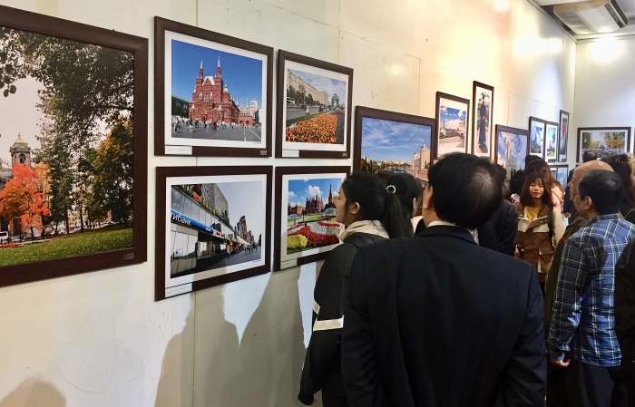 Triển lãm ảnh 'Nơi ấy nước Nga' của cựu sinh viên báo chí Việt Nam tại Hà Nội nuoc nga noi ay cua cuu sinh vien bao chi viet nam tai moscow