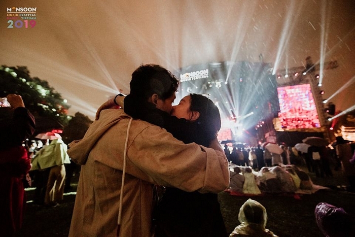 khan gia ha noi doi mua phieu cung le hoi am nhac quoc te gio mua