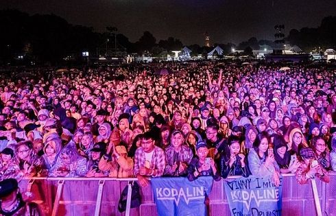 Khán giả Hà Nội đội mưa phiêu cùng Lễ hội âm nhạc quốc tế Gió mùa