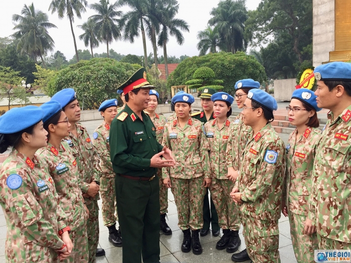 linh mu noi xanh hua quyet tam voi bac truoc khi len duong lam nhiem vu gin giu hoa binh