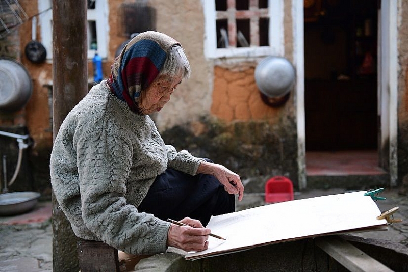 Họa sĩ Mộng Bích Vẽ cũng là một cách nghỉ ngơi hoa si mong bich ve cung la mot cach nghi ngoi