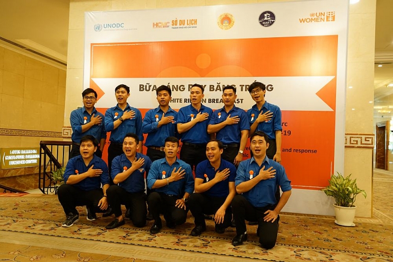 Bữa sáng Ruy băng trắng - Nam giới tiên phong trong phòng ngừa, ứng phó bạo lực đối với phụ nữ và trẻ em