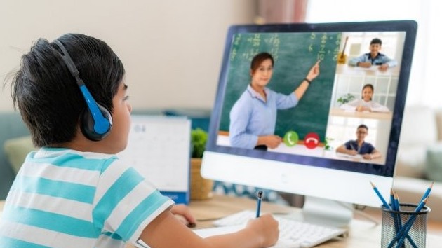 Khóa học trực tuyến: Thành tựu và hoài nghi