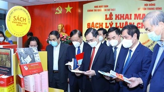 Khám phá thế giới sách lý luận chính trị 1/4 thế kỷ