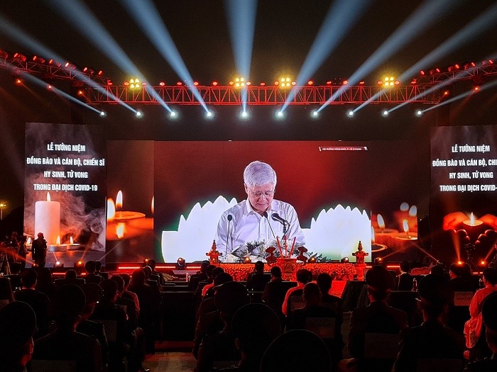Xúc động Lễ tưởng niệm đồng bào và cán bộ, chiến sĩ hy sinh, tử vong trong đại dịch Covid-19 Xúc động Lễ tưởng niệm đồng bào và cán bộ, chiến sĩ hy sinh, tử vong trong đại dịch Covid-19
