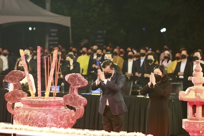 Xúc động Lễ tưởng niệm đồng bào và cán bộ, chiến sĩ hy sinh, tử vong trong đại dịch Covid-19 Xúc động Lễ tưởng niệm đồng bào và cán bộ, chiến sĩ hy sinh, tử vong trong đại dịch Covid-19