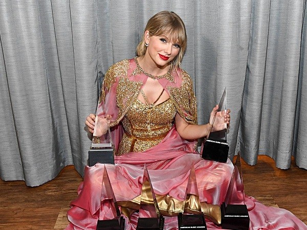 Giải thưởng AMAs 2021: Mùa bội thu của các ngôi sao lớn Giải thưởng AMAs 2021: Mùa bội thu của các ngôi sao lớn