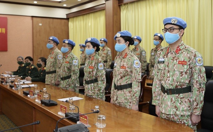 Việt Nam cử thêm 12 sĩ quan gìn giữ hòa bình Liên hợp quốc tại Nam Sudan và Trung Phi Việt Nam cử thêm 12 sĩ quan gìn giữ hòa bình Liên hợp quốc tại Nam Sudan và Trung Phi