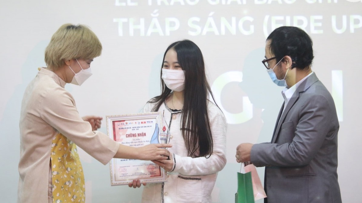 Trao giải Báo chí-Truyền thông Thắp sáng mùa đầu tiên