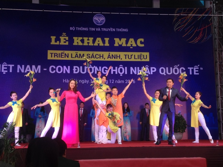 “Việt Nam – Con đường hội nhập quốc tế”