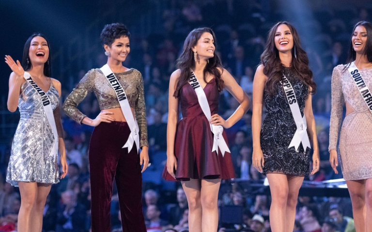 Từ cô giúp việc đến top 5 Hoa hậu Hoàn vũ