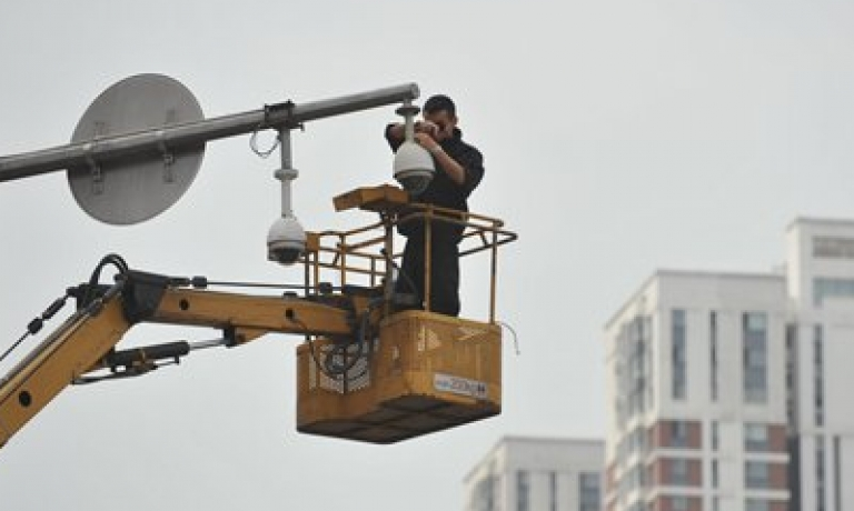 Cảnh báo rủi ro an ninh từ các thiết bị camera công cộng