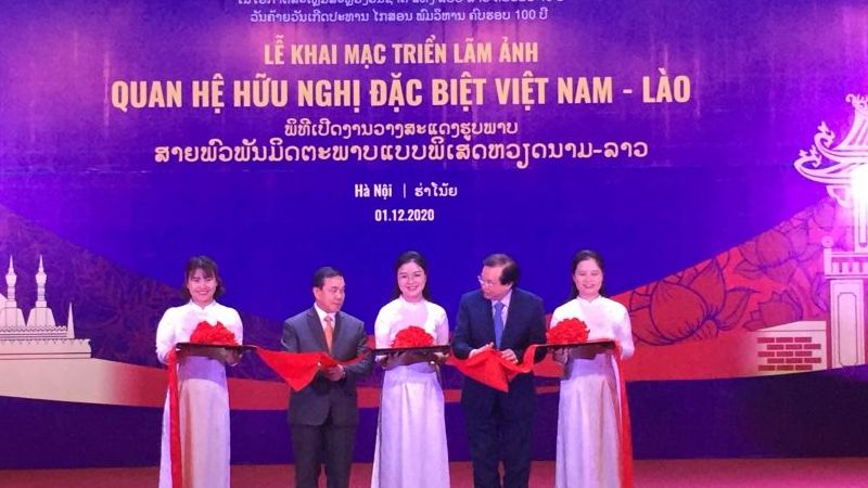 Triển lãm ảnh về mối quan hệ hữu nghị đặc biệt Việt Nam – Lào