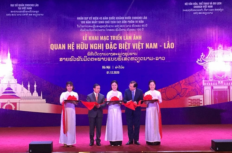 Triển lãm những bức ảnh quý về mối quan hệ hữu nghị đặc biệt Việt Nam – Lào Triển lãm ảnh về mối quan hệ hữu nghị đặc biệt Việt Nam – Lào