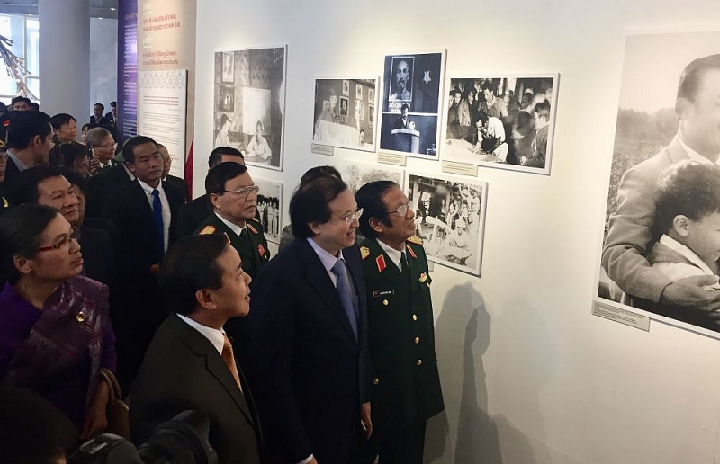 Triển lãm những bức ảnh quý về mối quan hệ hữu nghị đặc biệt Việt Nam – Lào Triển lãm ảnh về mối quan hệ hữu nghị đặc biệt Việt Nam – Lào