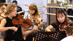 Táo bạo và độc đáo với nhạc dân gian hòa quyện cùng nhạc jazz, dàn dây và kèn đồng