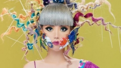 Siêu mẫu gốc Việt Jessica Minh Anh khoe sắc cùng chiếc khẩu trang chống biến đổi khí hậu