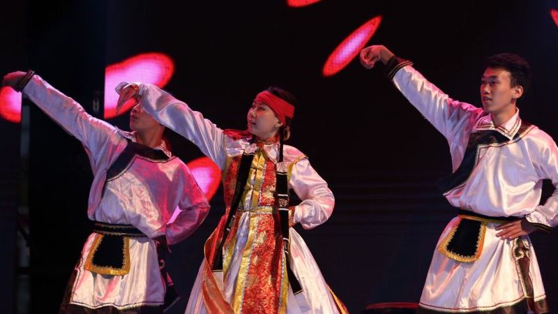 Tưng bừng Liên hoan nghệ thuật hữu nghị quốc tế tại phố đi bộ Hồ Gươm