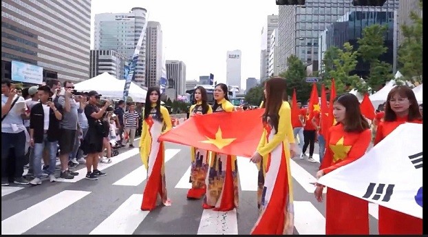 Giới thiệu phim tài liệu '10 năm thực hiện Chiến lược Ngoại giao văn hóa'