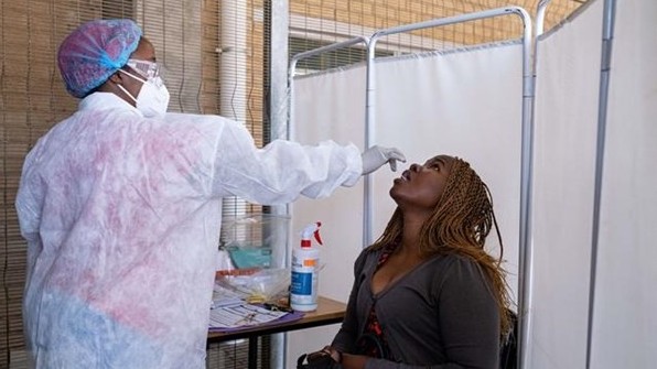 Chuyên gia Nhật: Biến thể Omicron dường như gây các triệu chứng nhẹ hoặc không biến chứng