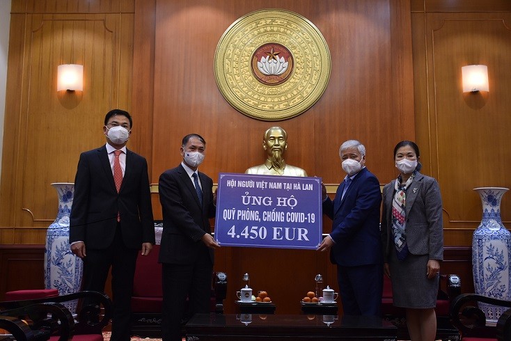 Người Việt Nam ở nước ngoài tiếp tục cho công tác phòng, phòng dịch Covid-19 ở trong nước Người Việt Nam ở nước ngoài tiếp tục cho công tác phòng, phòng dịch Covid-19 ở trong nước