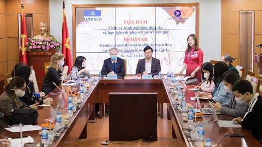 Chia sẻ kinh nghiệm đưa tin về bạo lực đối với phụ nữ và trẻ em gái