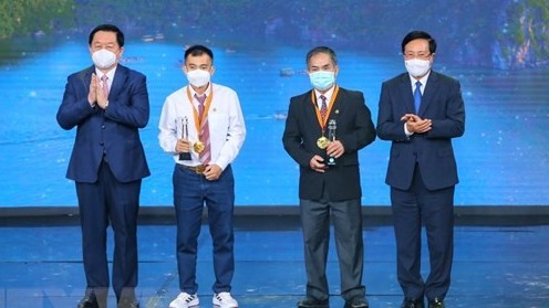 Trao giải cho 22 tác phẩm ảnh nghệ thuật cấp quốc gia về đề tài biển đảo quê hương