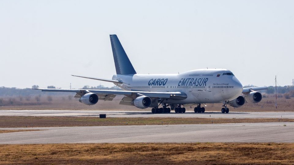 Lùm xùm vụ máy bay Venezuela bị giữ lại Argentina: 12 thành viên phi hành đoàn được trả tự do