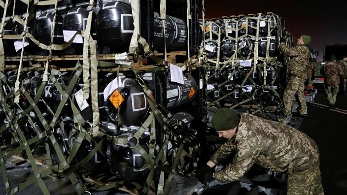 Anh sẽ chi 'đậm' vì Ukraine, EU cân nhắc thành lập phái bộ hỗ trợ quân sự cho Kiev