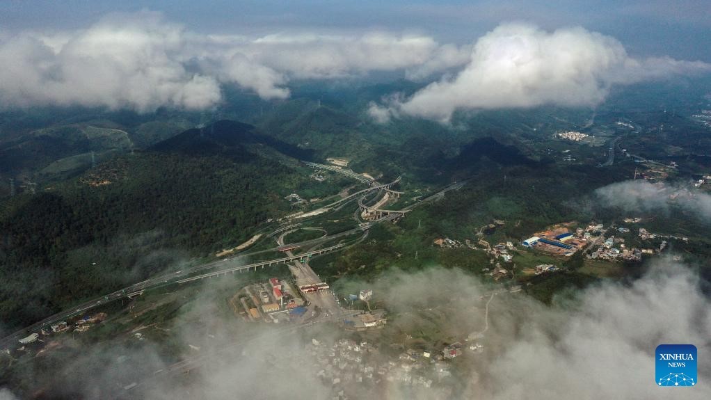 Khung cảnh mùa thu 'vắt ngang qua' Trung Quốc Khung cảnh mùa thu 'vắt ngang qua' Trung Quốc