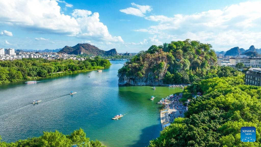 Khung cảnh mùa thu 'vắt ngang qua' Trung Quốc Khung cảnh mùa thu 'vắt ngang qua' Trung Quốc