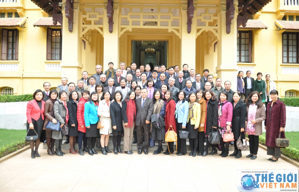 Bộ Ngoại giao trao quyết định cho cán bộ nghỉ hưu năm 2017