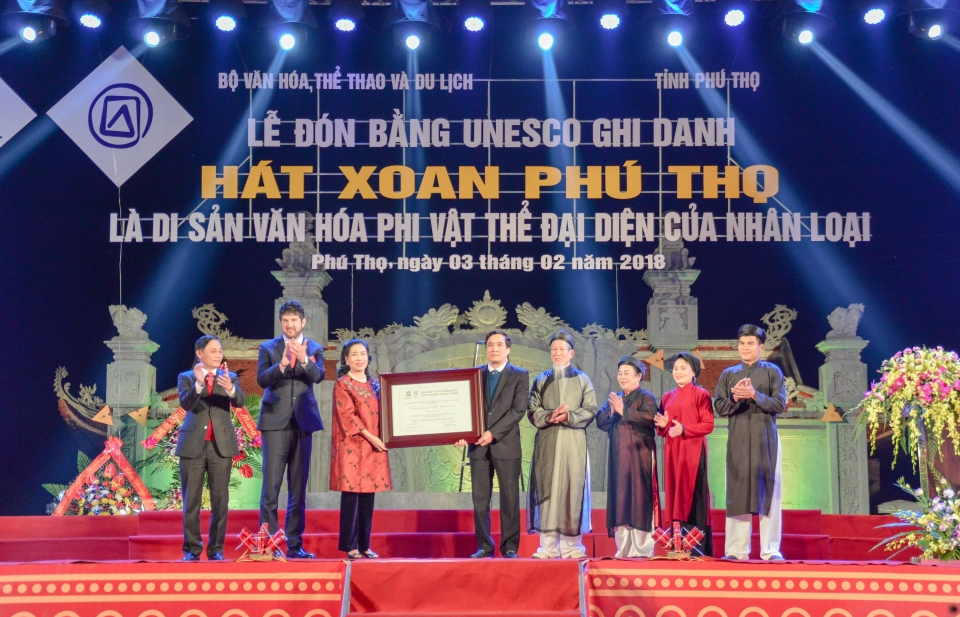 Đón bằng UNESCO ghi danh Hát Xoan là di sản văn hóa phi vật thể đại diện của nhân loại