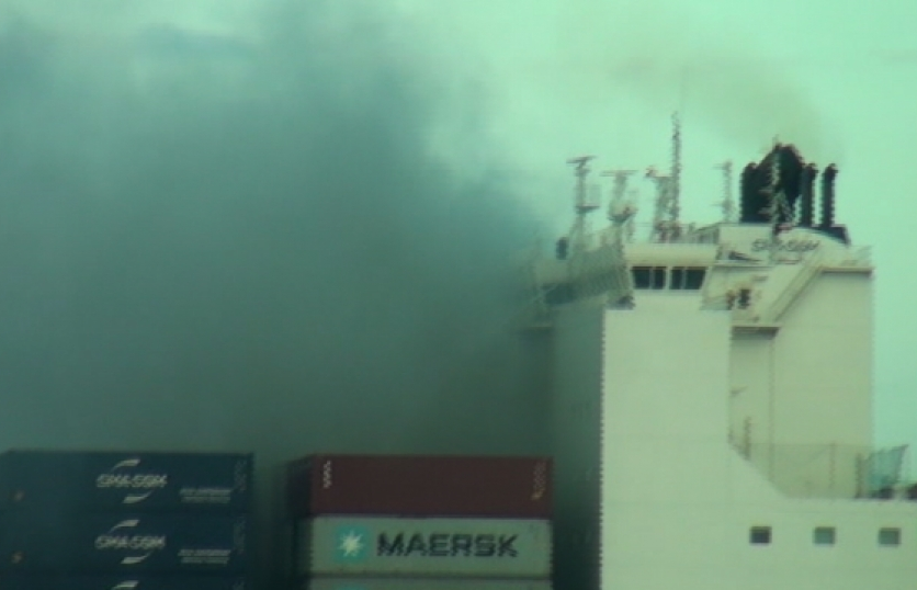 Cứu hộ tàu nước ngoài bị cháy ngoài khơi vùng biển Ninh Thuận