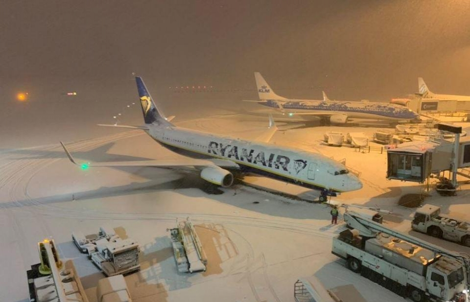 Nước Anh chìm trong giá rét