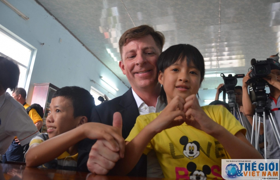 Thủy thủ tàu USS Carl Vinson giao lưu với các nạn nhân chất độc da cam/dioxin