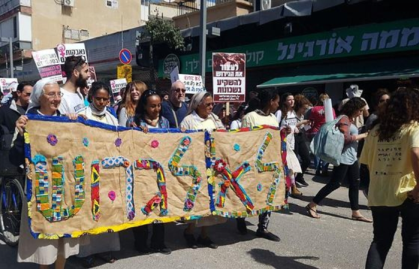 Hàng trăm người tuần hành ủng hộ người nhập cư ở Tel Aviv