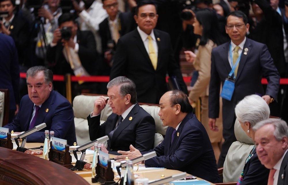 Thủ tướng dự Hội nghị bàn tròn các nhà lãnh đạo tại Diễn đàn BRI 2