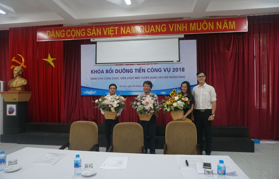 Bộ Ngoại giao bế giảng Khóa bồi dưỡng tiền công vụ 2018