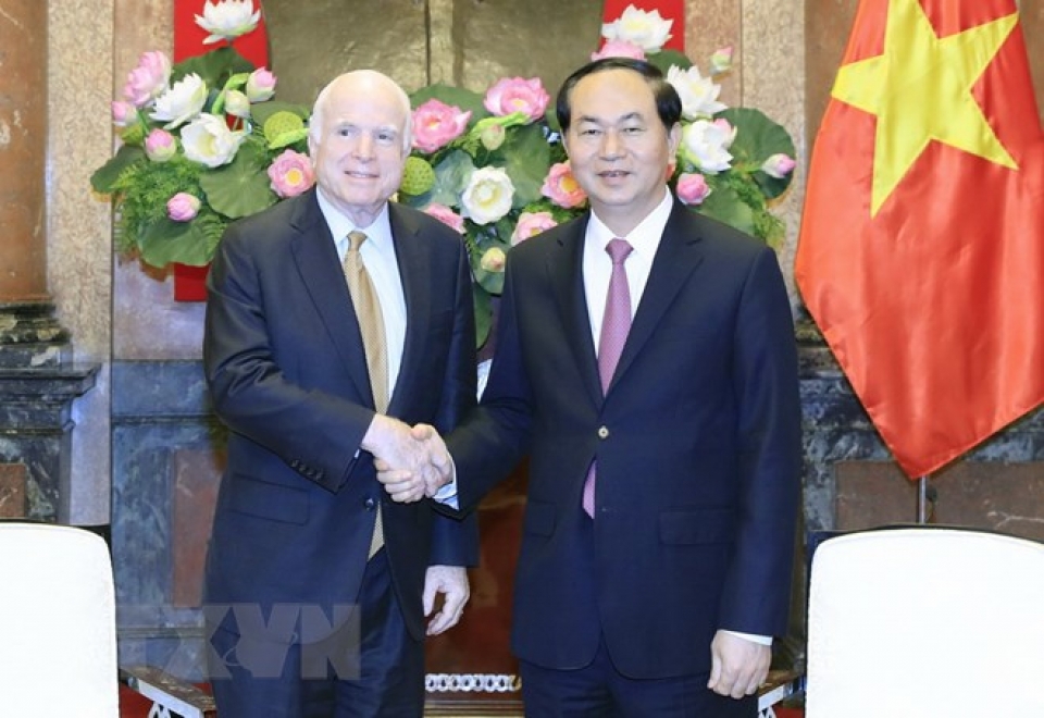 John McCain - Người đóng góp lớn cho quan hệ tốt đẹp Việt-Mỹ john mccain nguoi dong gop lon cho quan he tot dep viet my