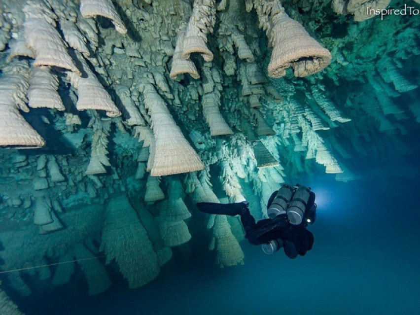 "Chuông địa ngục" nằm dưới hang sâu ngập nước